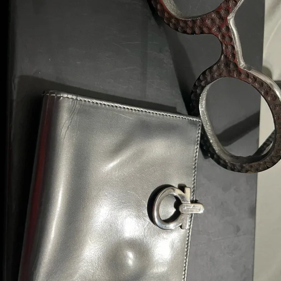 Salvatore Ferragamo Wallet Purse Ganchini. Gun metal color. - Picture 4 of 9
